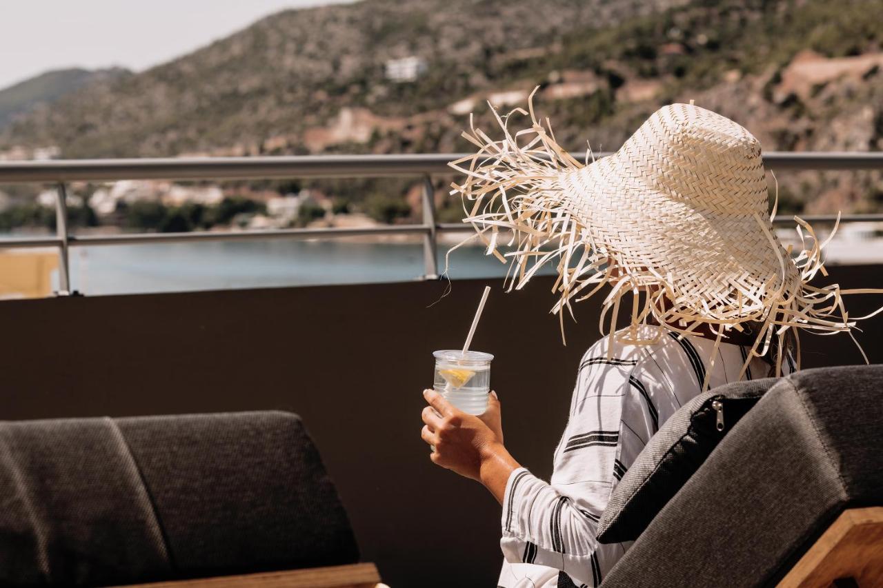 Dave By The Beach Loutraki Экстерьер фото